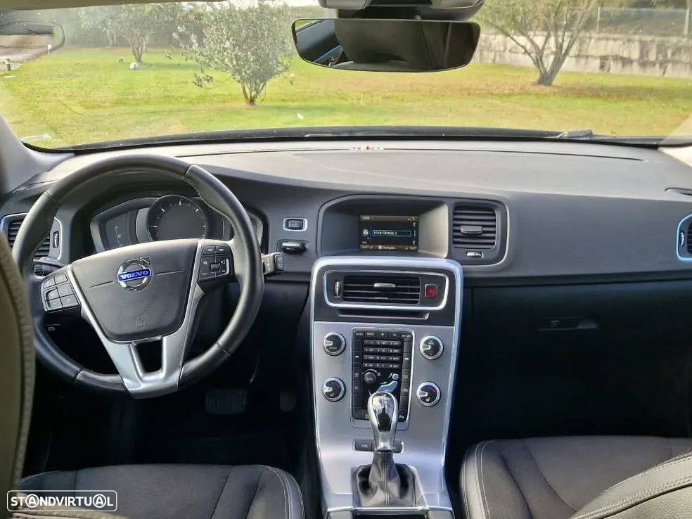 Volvo V60 2.4 D6 Momentum AWD Phev - 13