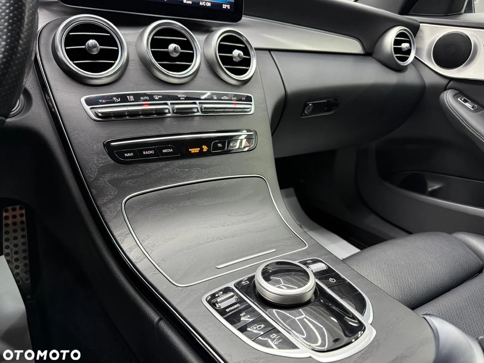 Mercedes-Benz Klasa C 300 de T 9G-TRONIC AMG Line - 25