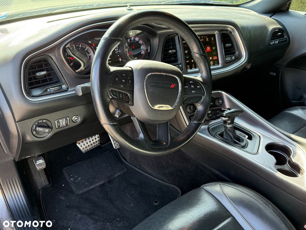 Dodge Challenger - 17