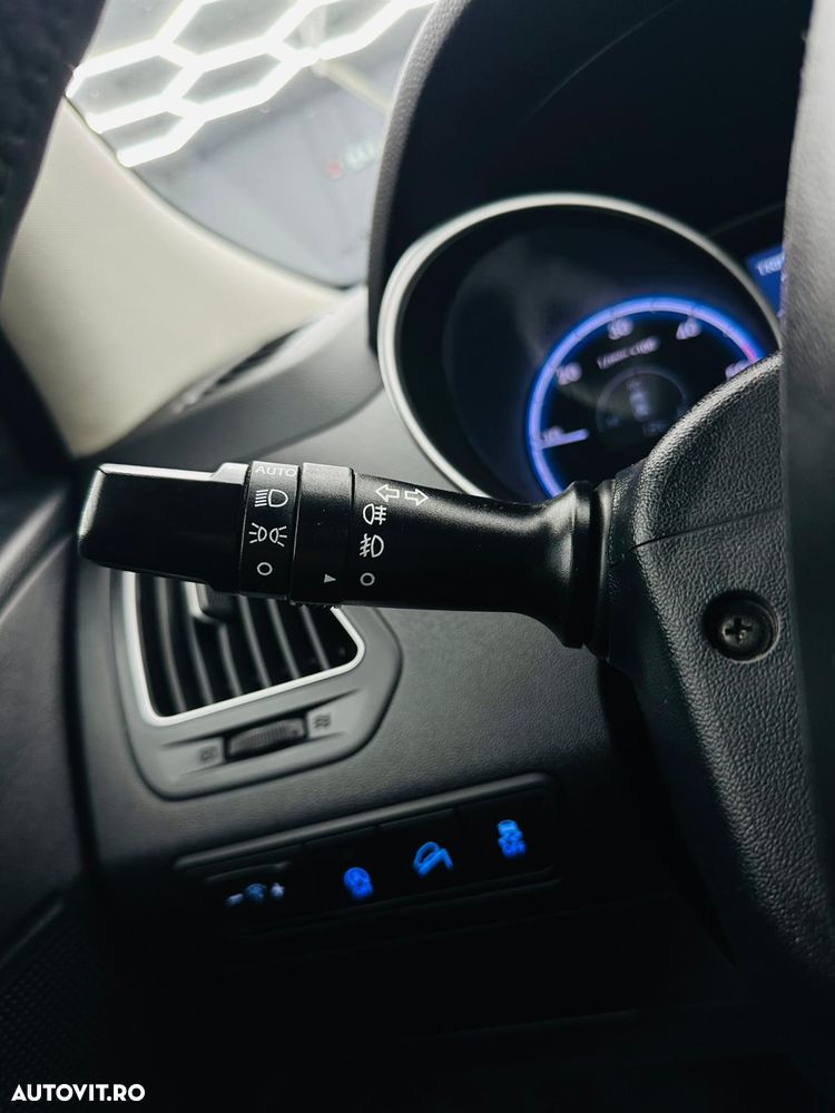 Hyundai ix35 1.7 CRDI 2WD blue Finale Gold - 25