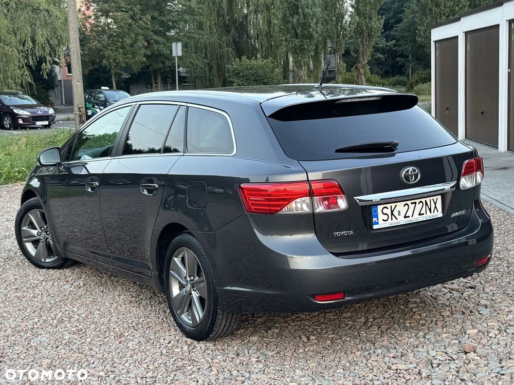 Toyota Avensis - 13