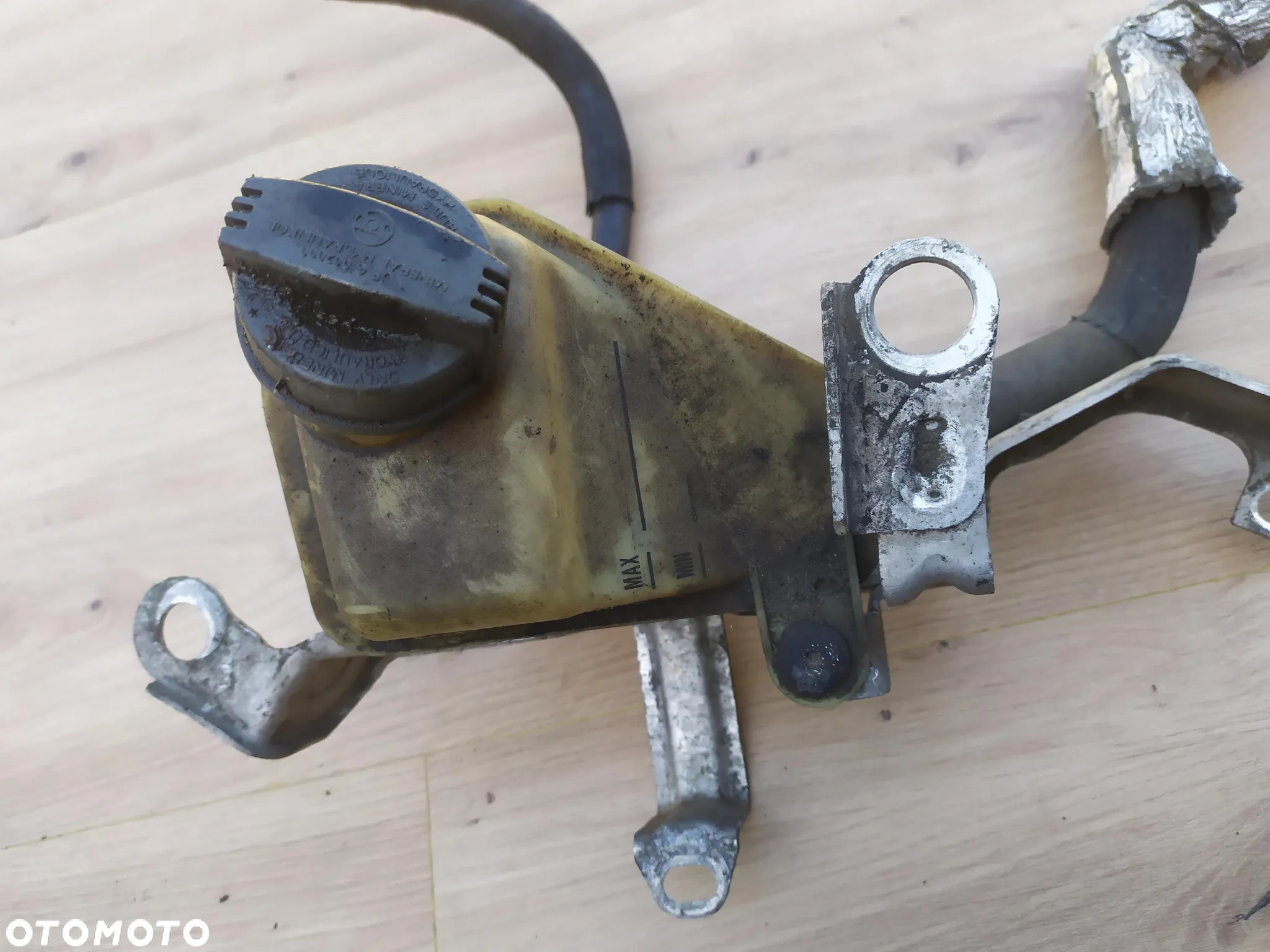 AUDI A8 D3 4.2 TDI ZBIORNICZEK PŁYNU WSPOMAGANIA Z MOCOWANIEM 4E0422373P - 2