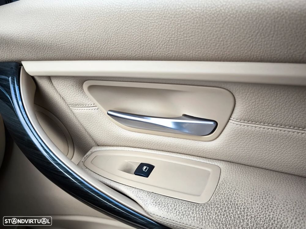 BMW 320 d Auto Line Luxury - 14