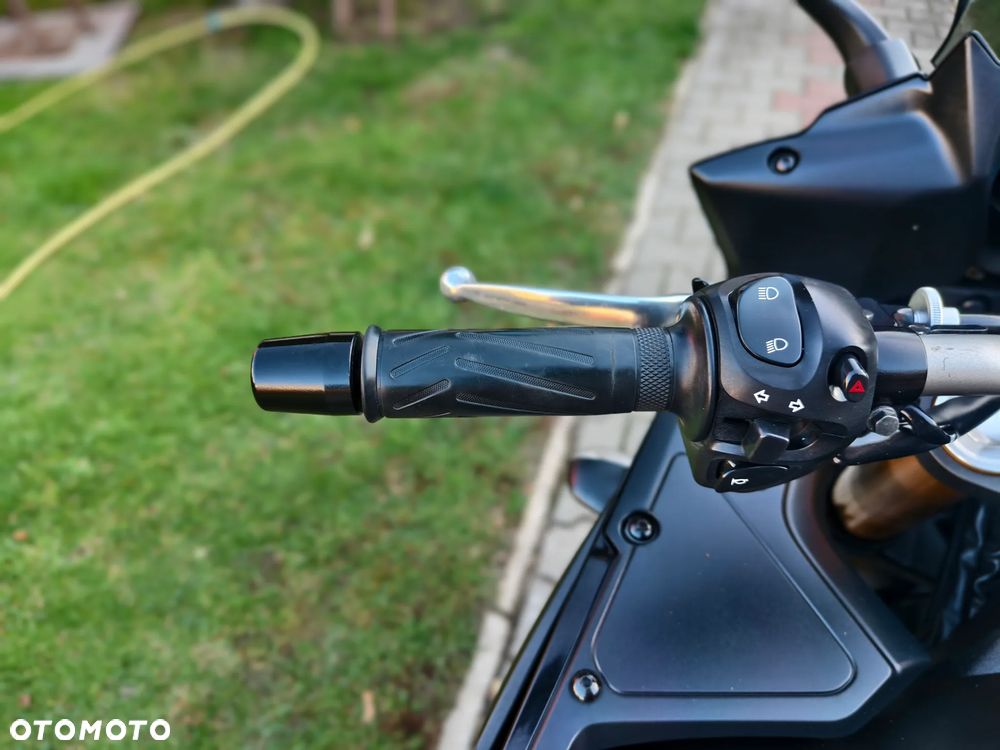 Yamaha FZ8 - 17