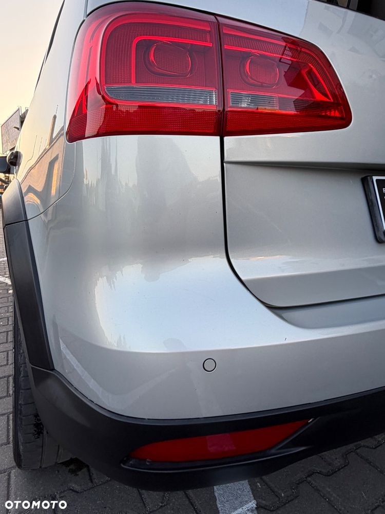 Volkswagen Touran - 12