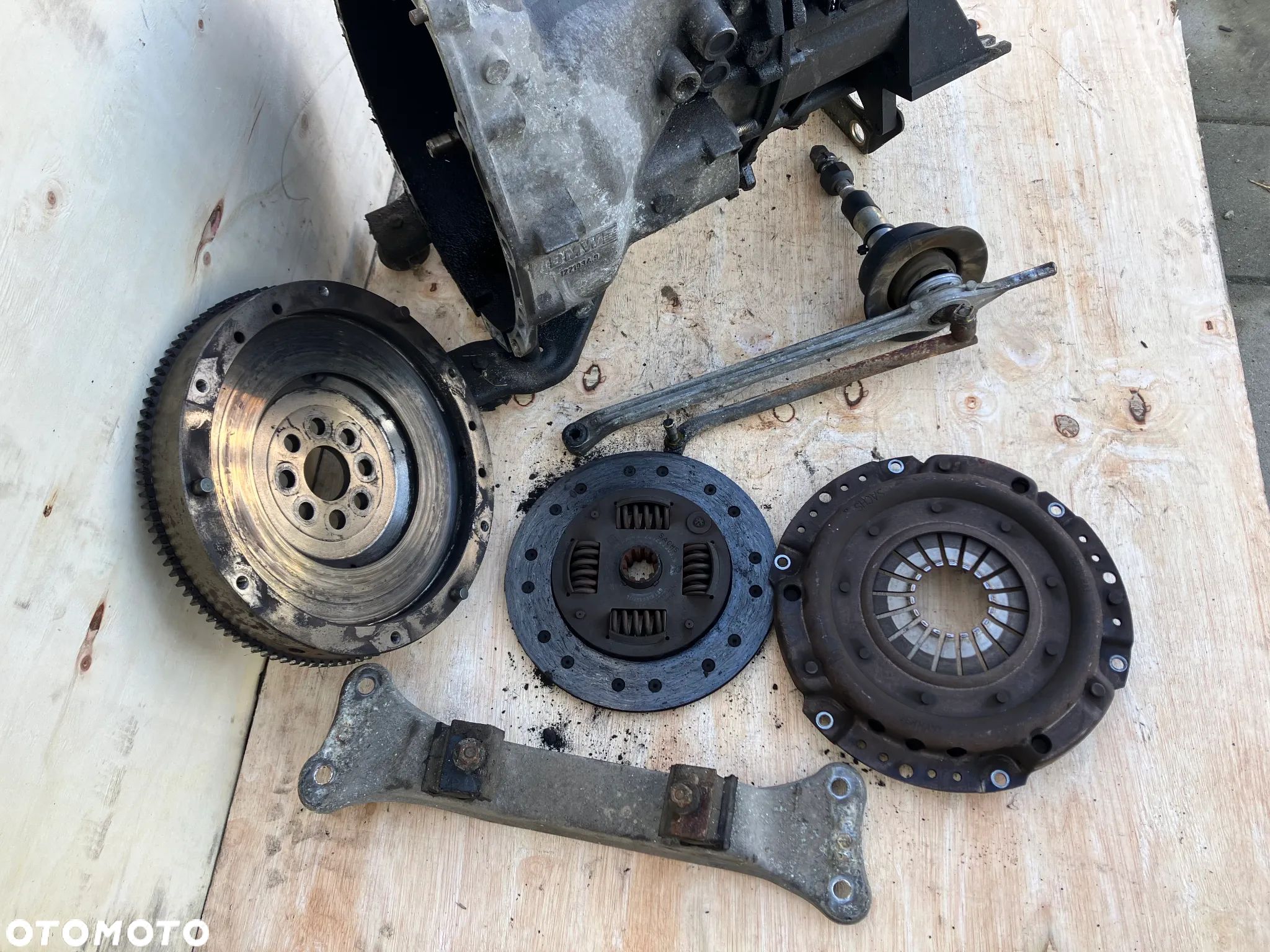 SKRZYNIA SPRZEGŁO BMW E34 M50 JEDNOMAS SZTYWNE KOŁO ZAMACHOWE M50 B20 B25 WYBIERAK ŁAPA SKRZYNI WAŁ PRZEKŁADKA AUTOMATU 1221934 1139036 1221676 - 1