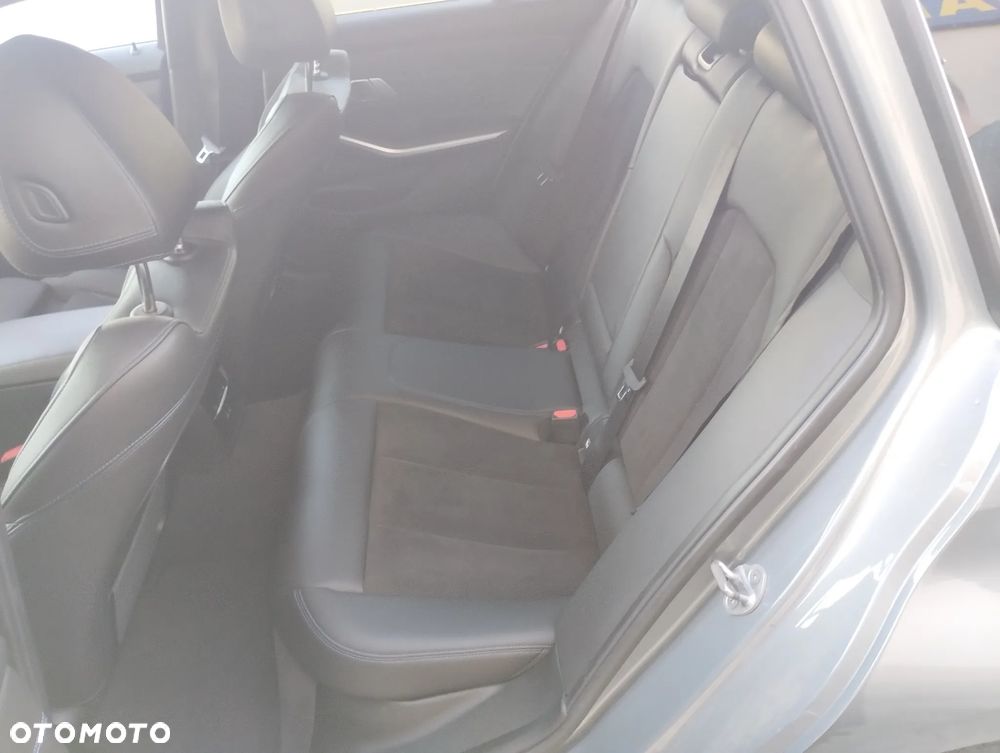 BMW Seria 3 320d xDrive MHEV M Sport sport - 19