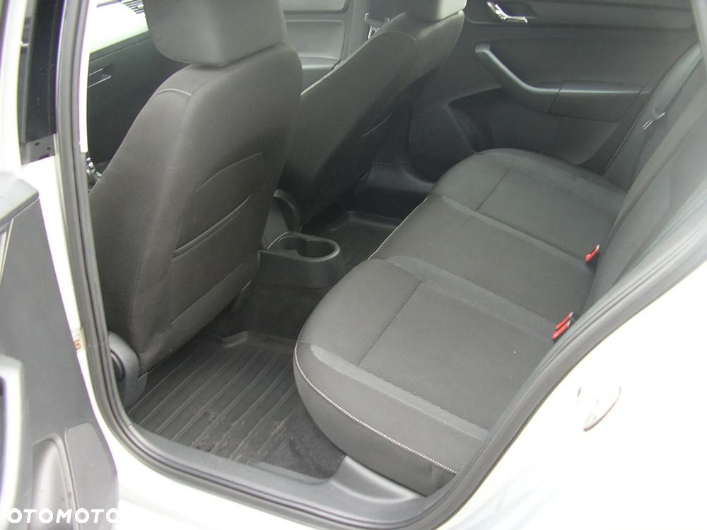 Skoda RAPID 1.6 TDI DPF Active - 4