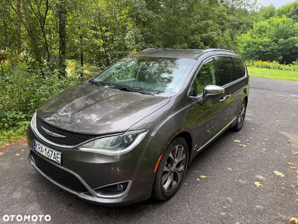 Chrysler Pacifica - 1