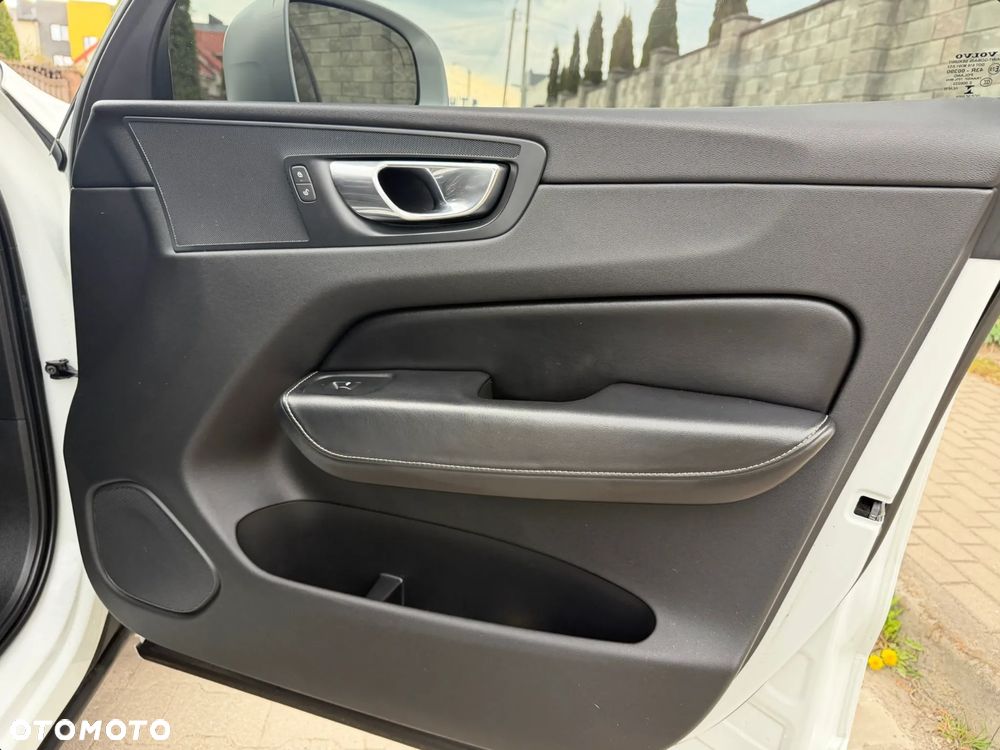 Volvo XC 60 T5 AWD Geartronic RDesign - 27