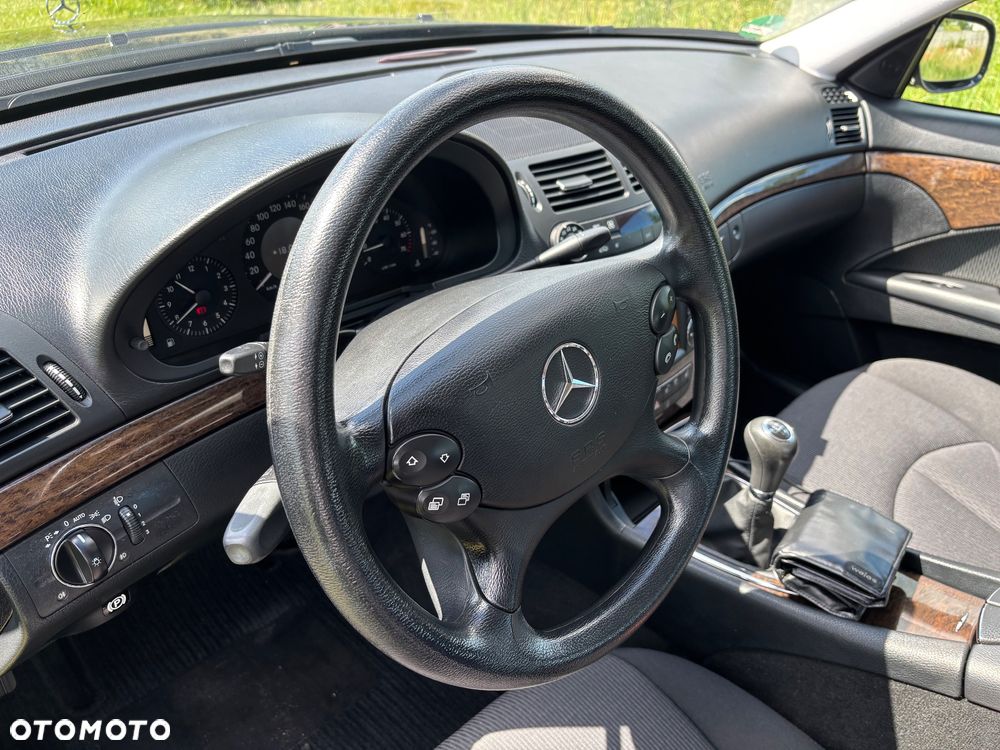 Mercedes-Benz Klasa E 200 Kompressor Classic - 25