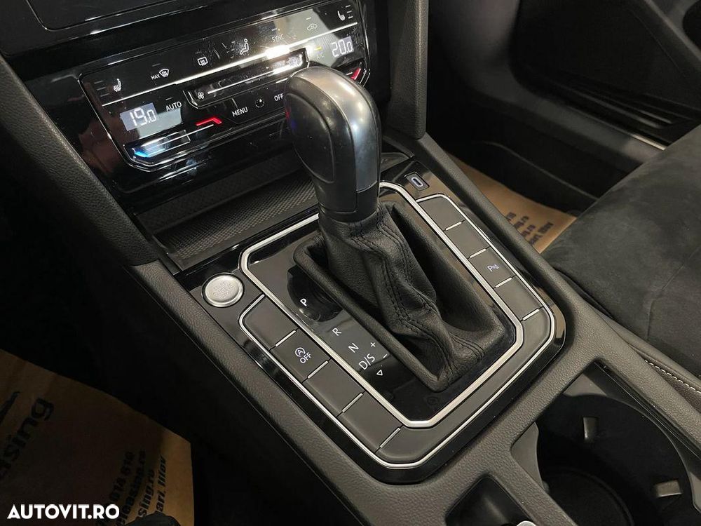 Volkswagen Passat 2.0 TDI DSG Highline - 16