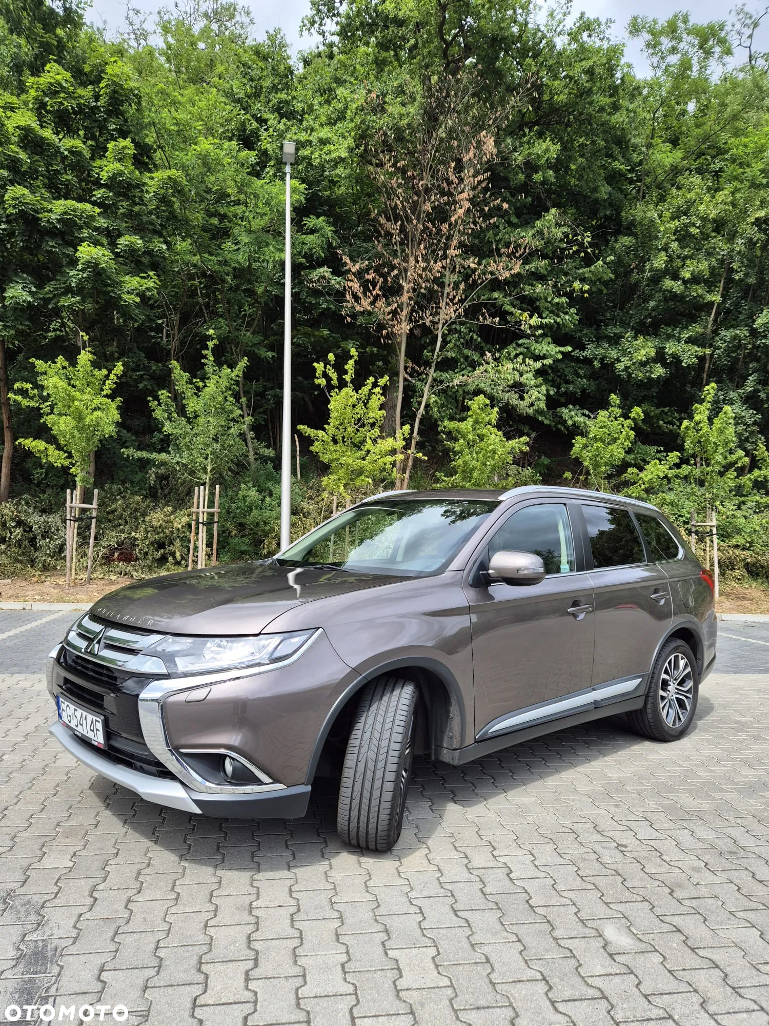 Mitsubishi Outlander 2.0 Instyle + 4WD CVT - 14