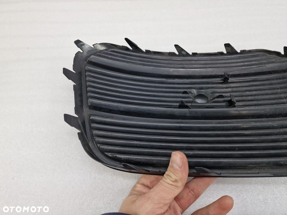 AUDI Q3 8U0 LIFT 14- PRAWA KRATKA BOCZNA ZDERZAKA PRZEDNIEGO PRZÓD NA PDC , NR 8U0807682Q , NR AUKCJI D/129 - 9