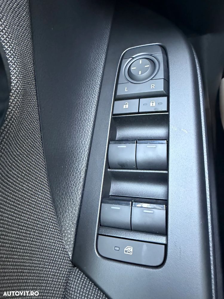 Toyota C-HR 1.8 HEV 140 CP 4x2 CVT Active - 8