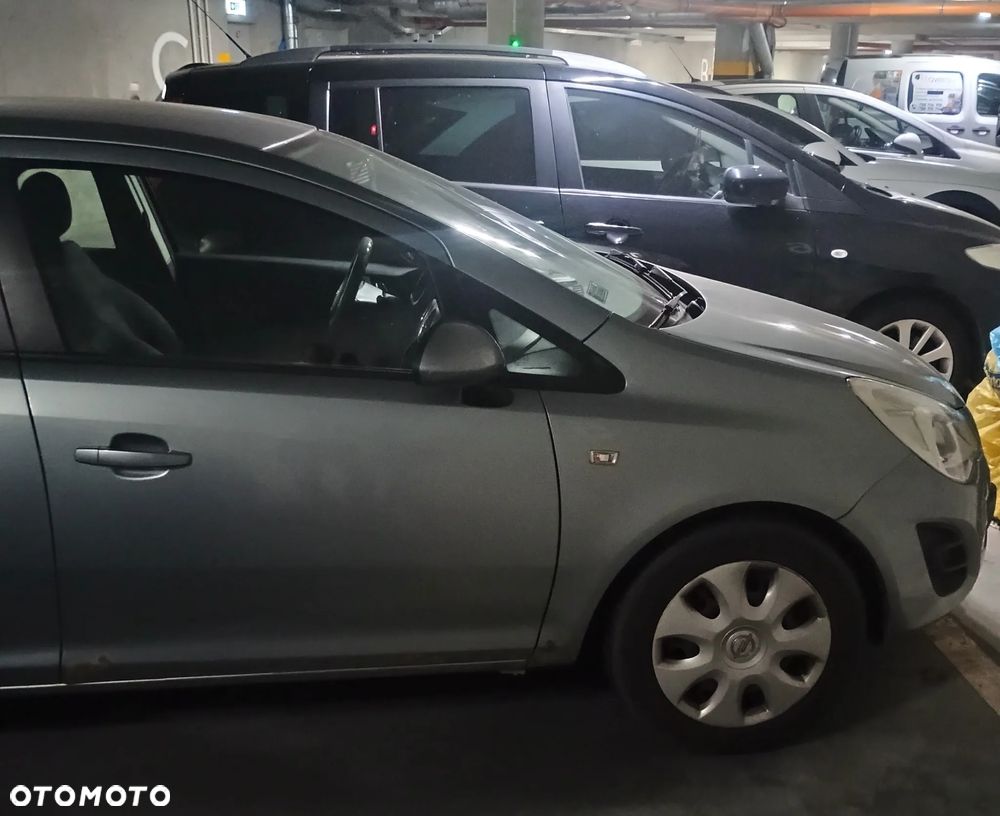 Opel Corsa 1.2 16V Essentia - 11