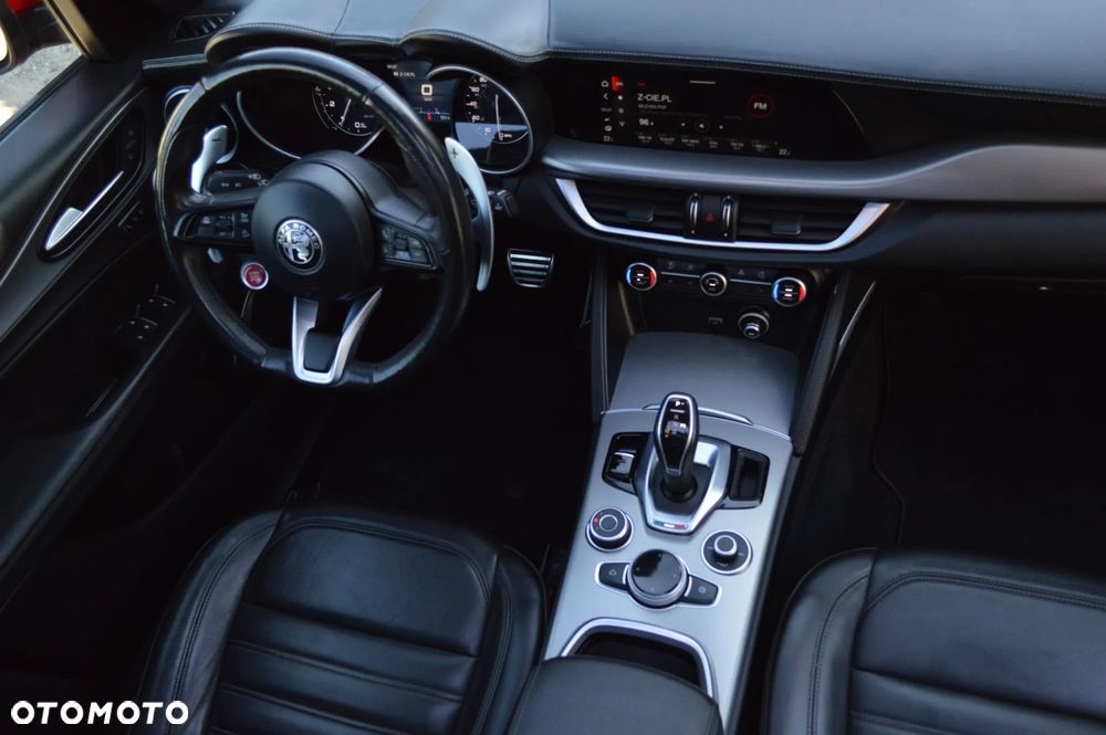 Alfa Romeo Stelvio 2.0 Turbo Veloce TI Q4 - 12