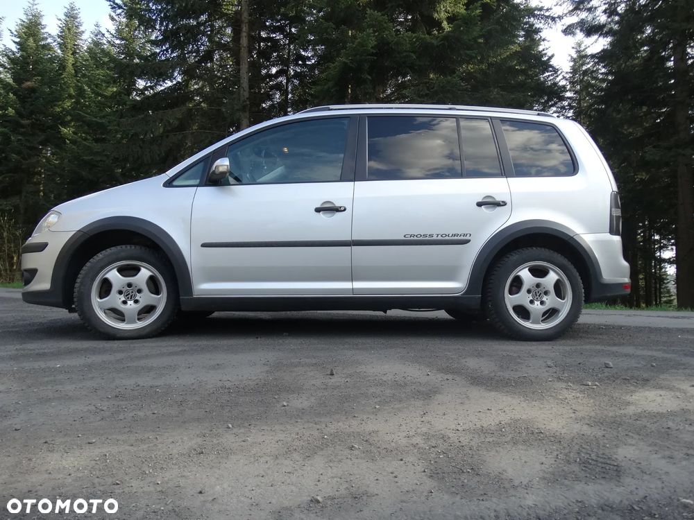 Volkswagen Touran 2.0 TDI DPF Cross - 9