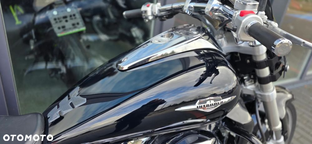 Suzuki Intruder - 11