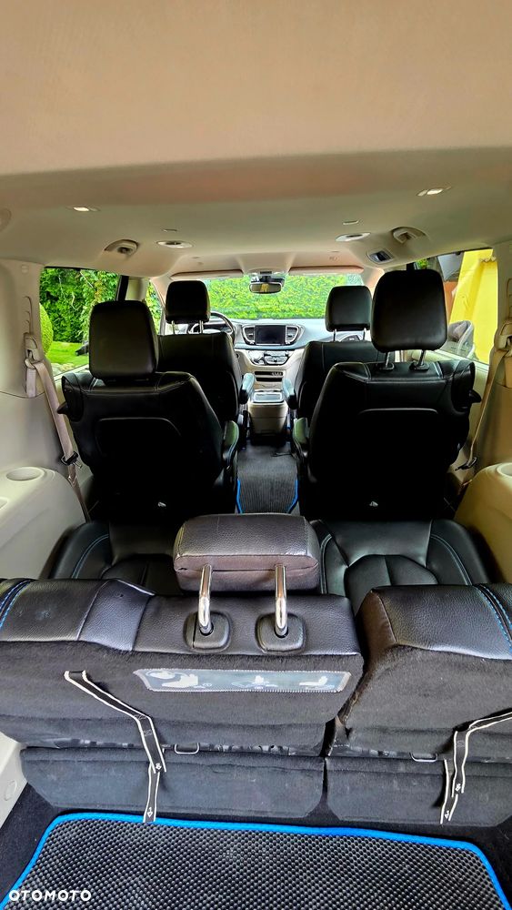 Chrysler Pacifica - 4