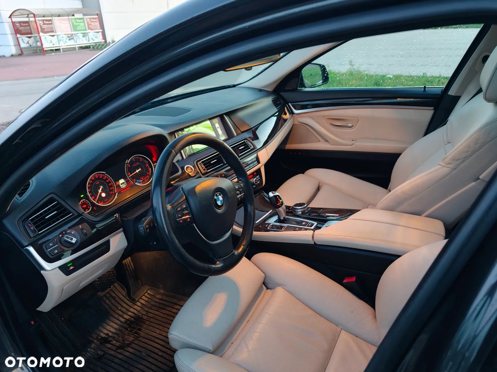 BMW Seria 5 525d xDrive Luxury Line - 10