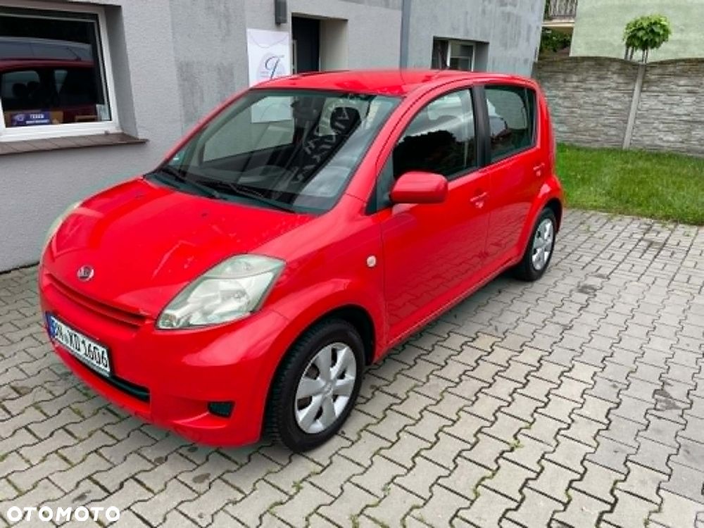 Daihatsu Sirion 1.0 - 4