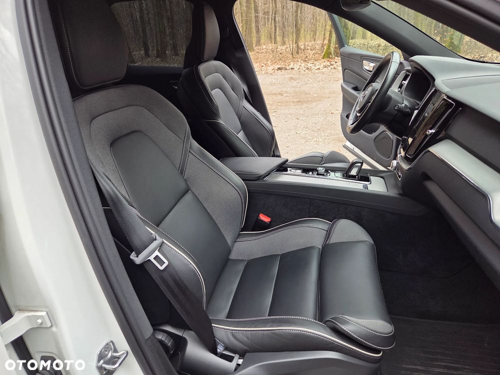 Volvo XC 60 B4 B R-Design - 13