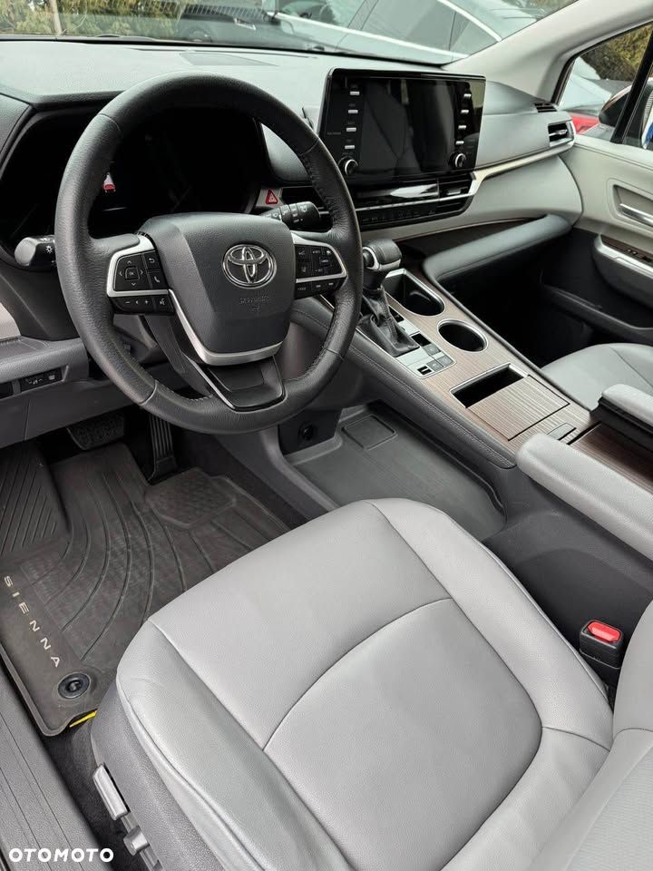 Toyota Sienna - 7