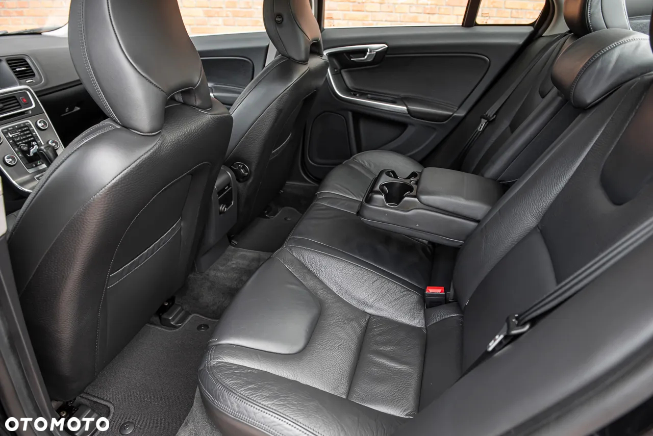 Volvo S60 T6 AWD Geartronic Summum - 28