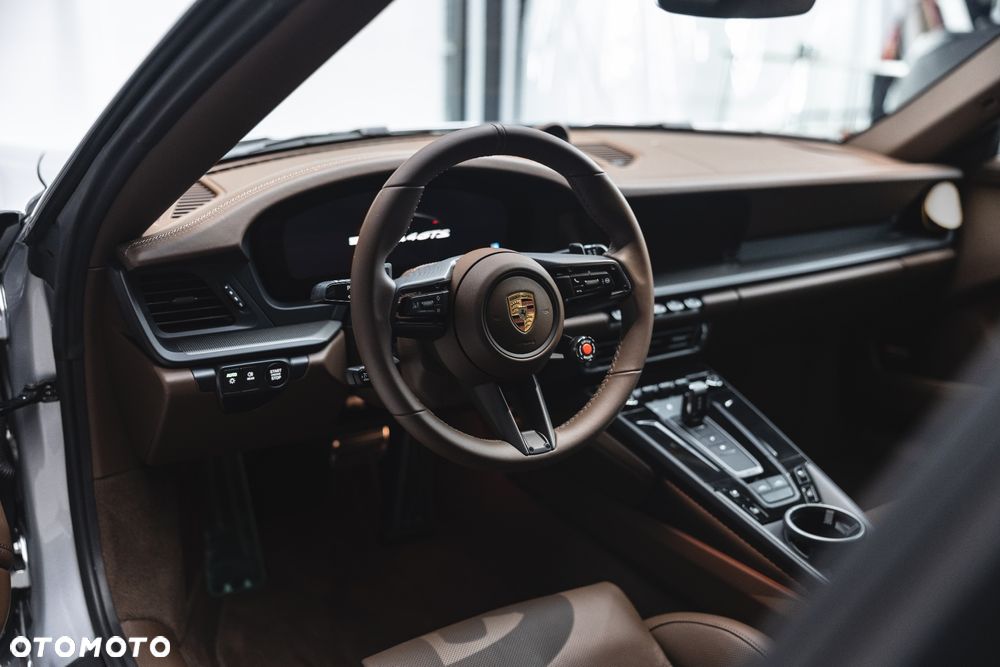Porsche 911 Targa T-Hybrid 4 GTS - 7