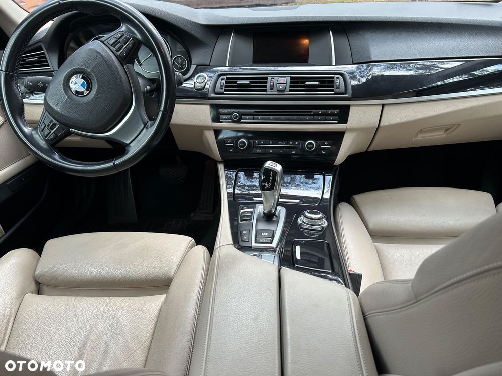 BMW Seria 5 530d xDrive - 12