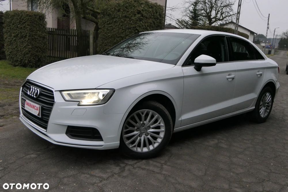 Audi A3 Limousine 1.6 TDI S tronic design - 1
