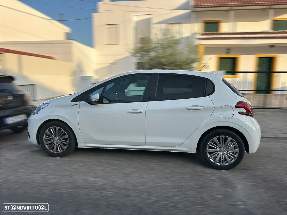 Peugeot 208 1.2 PureTech Signature - 12