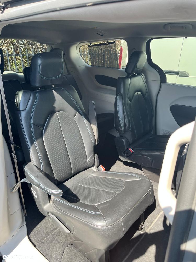 Chrysler Pacifica - 8