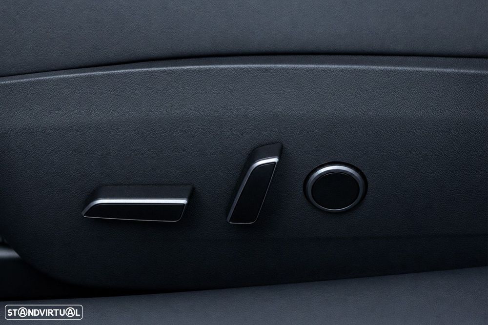 Tesla Model 3 Long-Range Dual Motor AWD - 39