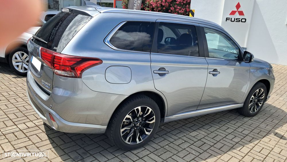 Mitsubishi Outlander 2.0 Instyle Navi - 3