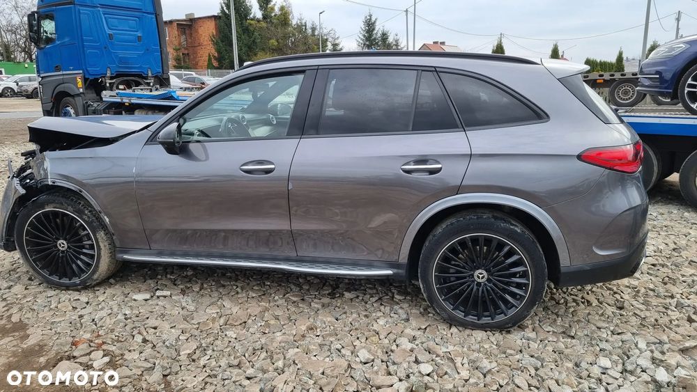Mercedes-Benz GLC 220 d 4Matic 9G-TRONIC AMG Line Advanced - 19
