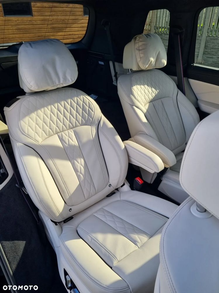 BMW X7 - 24