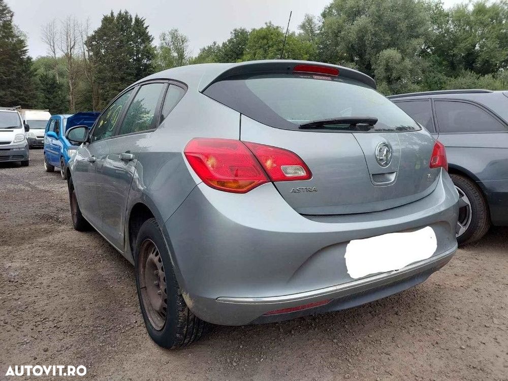Bara spate Opel Astra J 2012 HATCHBACK 1.6 i - 12