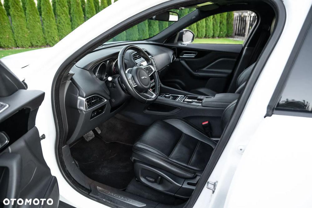 Jaguar F-Pace 25d AWD Prestige - 16