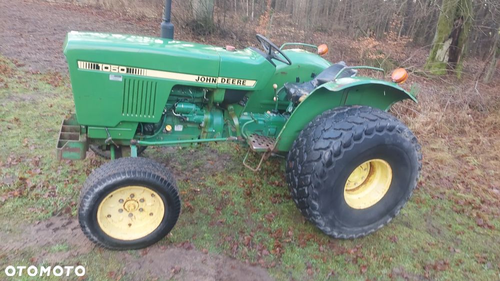 John Deere 1050 - 9