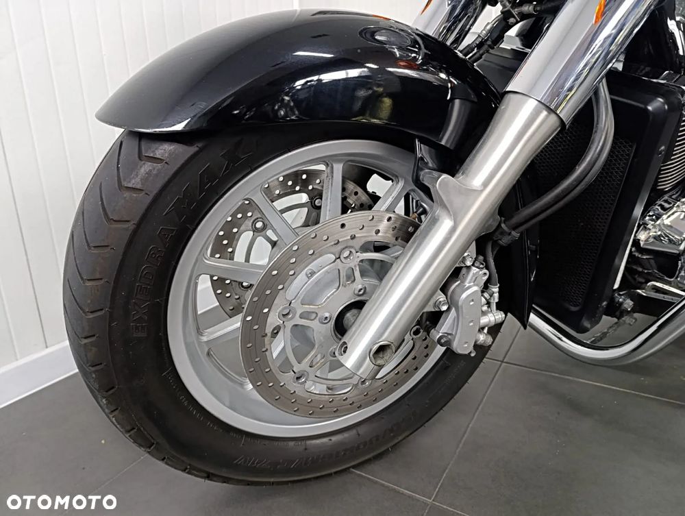 Suzuki Intruder - 10