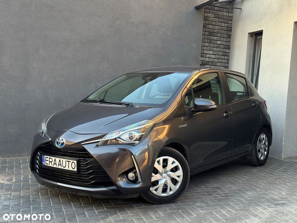 Toyota Yaris Hybrid 100 Business Edition