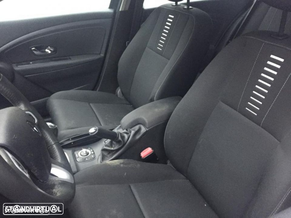 Renault Megane III sport tourer 1.5 dci de 2011 para peças - 6