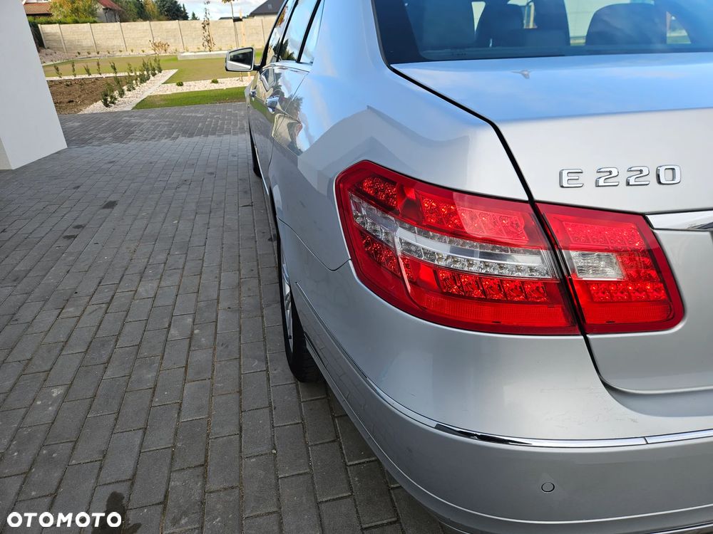 Mercedes-Benz Klasa E 220 CDI BlueEff Avantgarde - 32