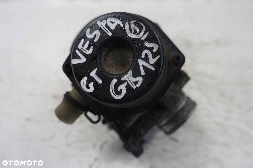 Vespa GT GTS 200 125 300 GAŹNIK PRZEPUSTNICA - 1