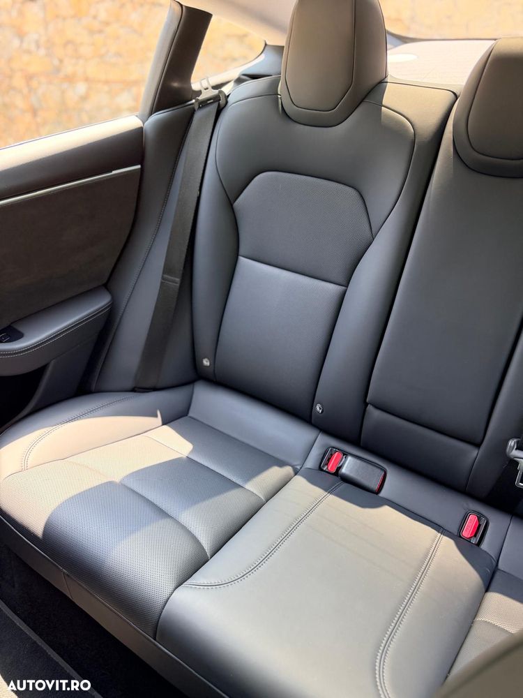 Tesla Model 3 Long Range - 13