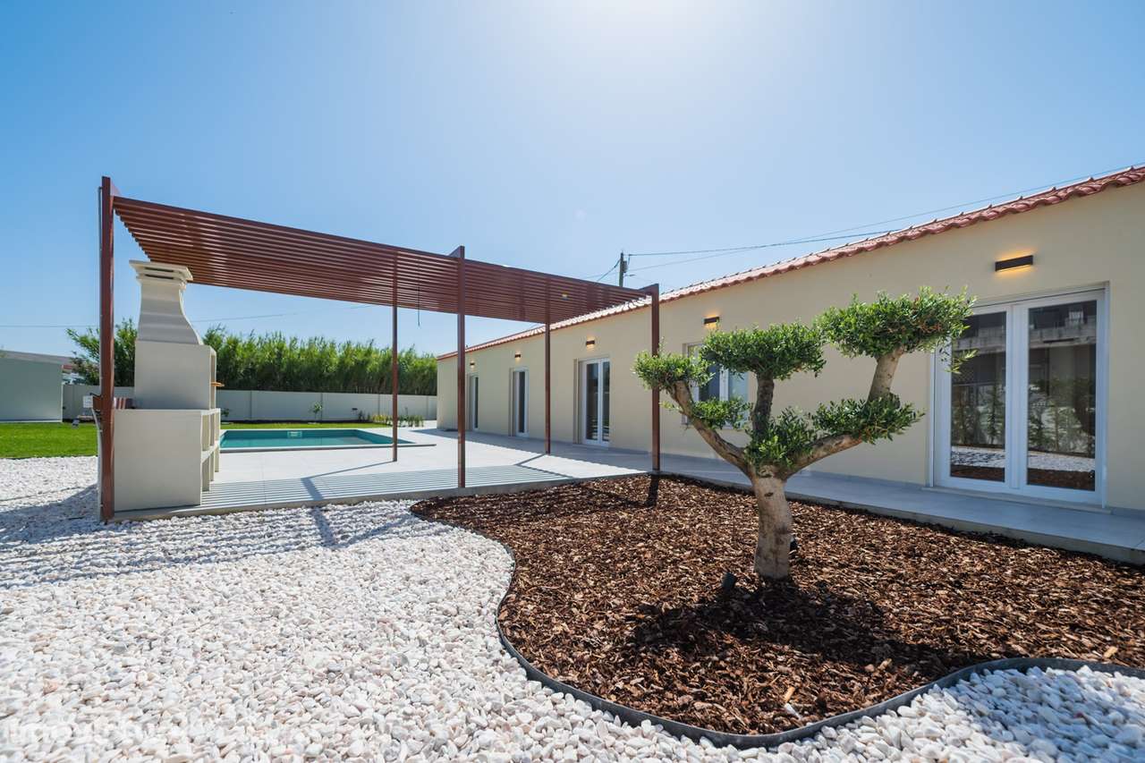 Moradia Isolada T3+1 Venda em Almargem do Bispo, Pêro Pinheiro e Monte - Grande imagem: 4/60