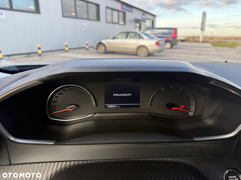 Peugeot 2008 1.5 BlueHDi Allure Pack S&S EAT8 - 17