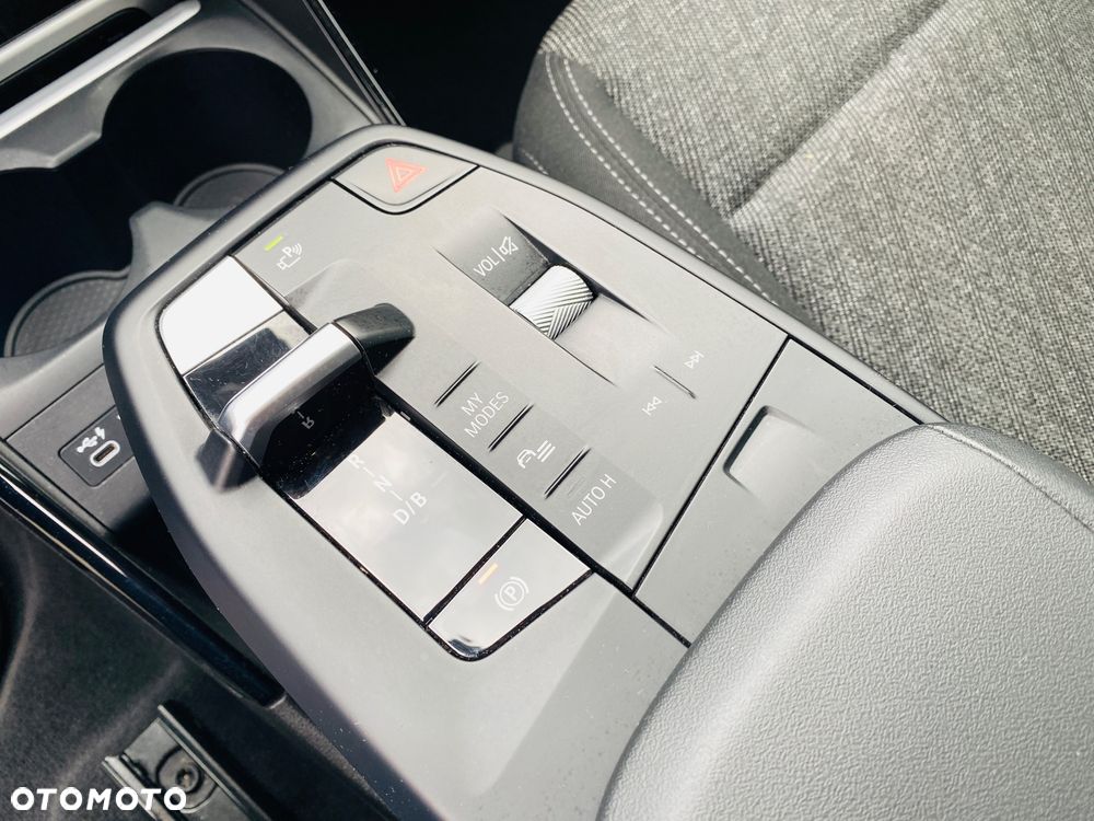 BMW iX1 xDrive30 66.5kWh xLine - 14